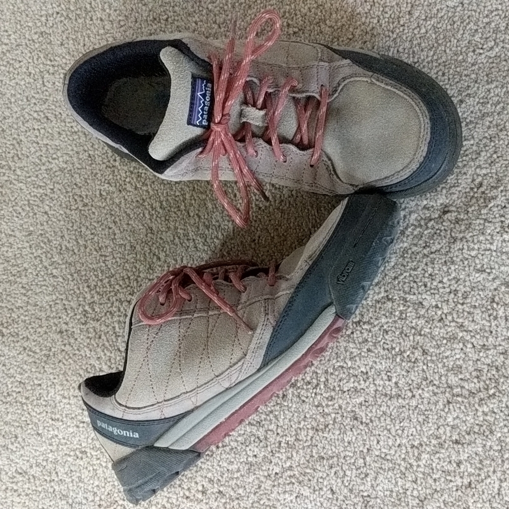 Patagonia men's size 9 hiking outdoor shoes